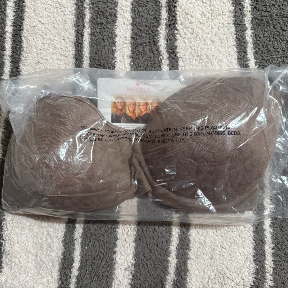 NWT Breezies Seamless Everyday Comfort Safari
Wirefree Bra ***44 D***